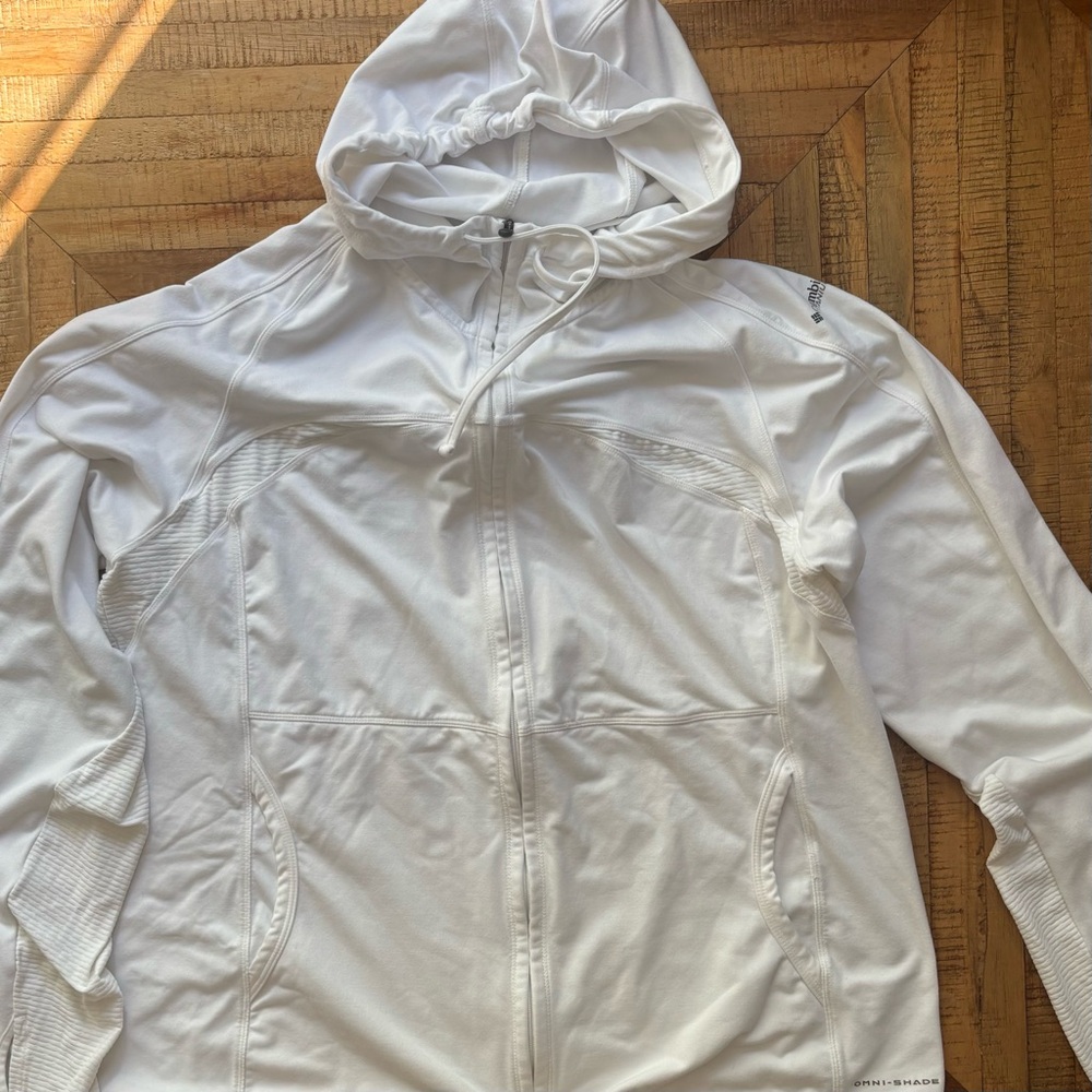 Columbia Titanium Women's X-Large White hooded sweatshirt. Perfect light layer!